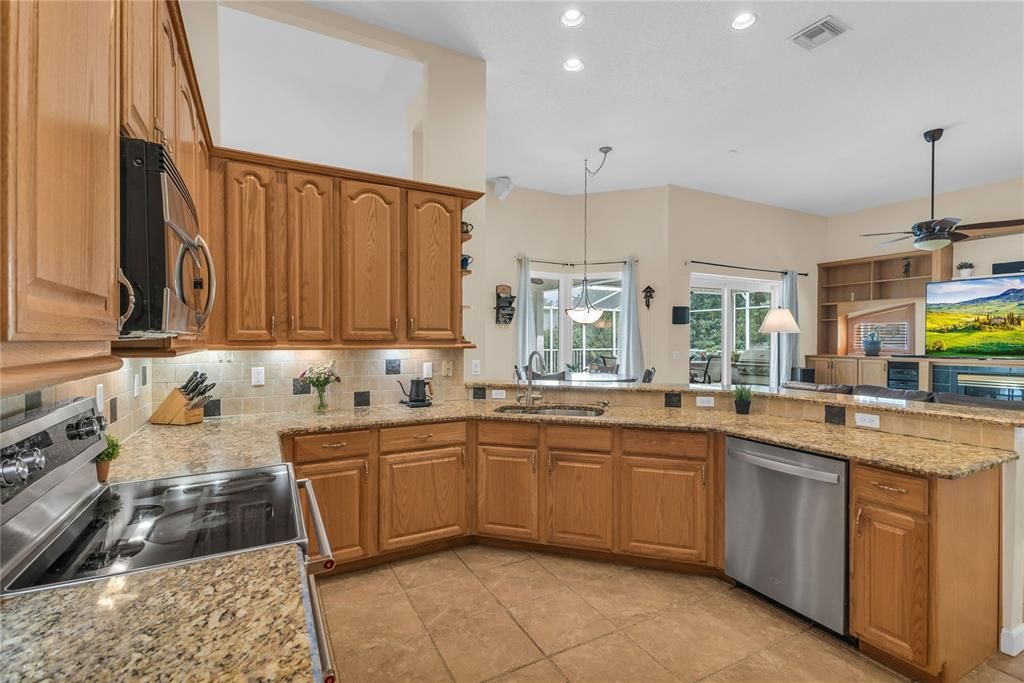 For Sale: $975,000 (5 beds, 3 baths, 2872 Square Feet)
