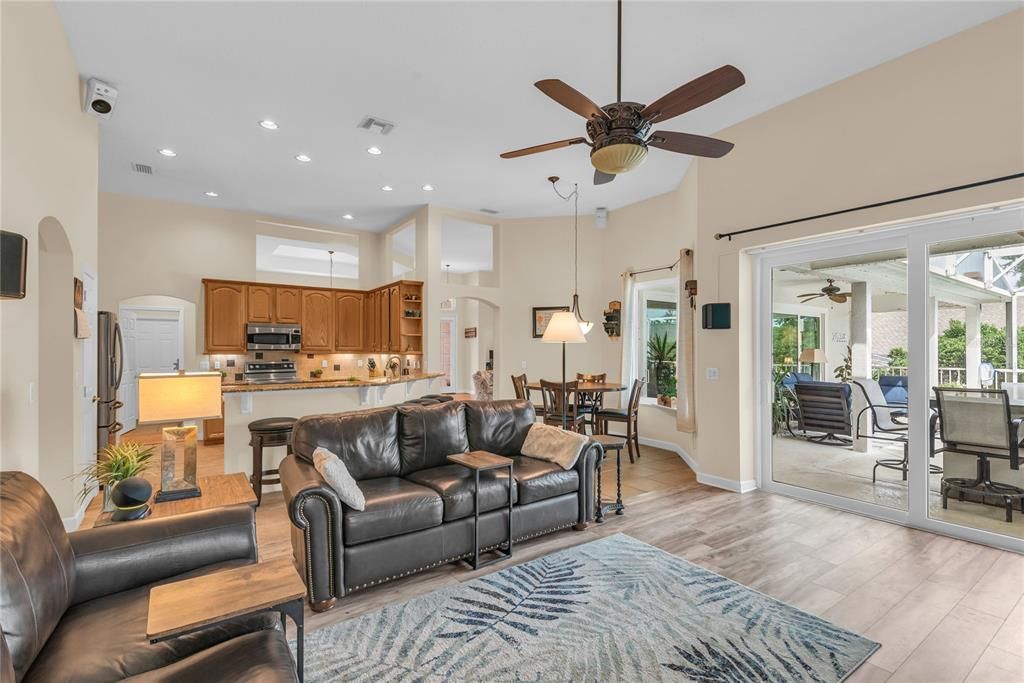 For Sale: $975,000 (5 beds, 3 baths, 2872 Square Feet)