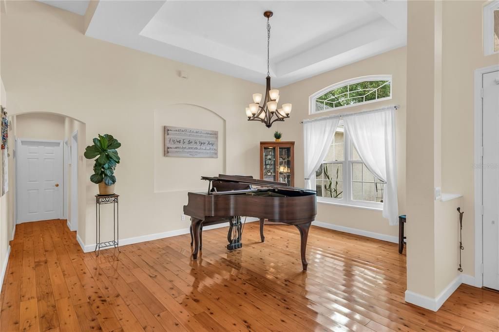 For Sale: $975,000 (5 beds, 3 baths, 2872 Square Feet)