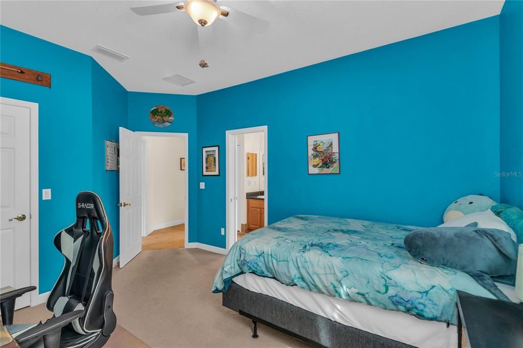 For Sale: $975,000 (5 beds, 3 baths, 2872 Square Feet)
