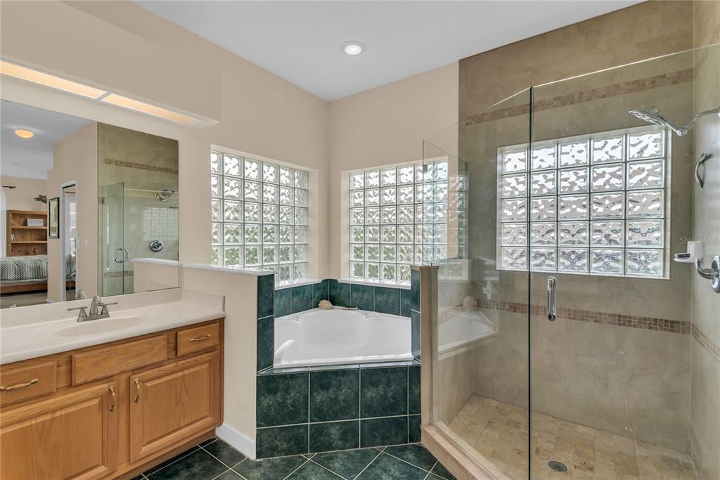 For Sale: $975,000 (5 beds, 3 baths, 2872 Square Feet)