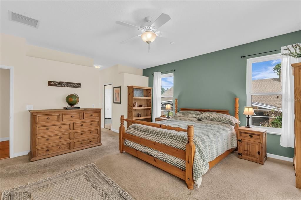 For Sale: $975,000 (5 beds, 3 baths, 2872 Square Feet)