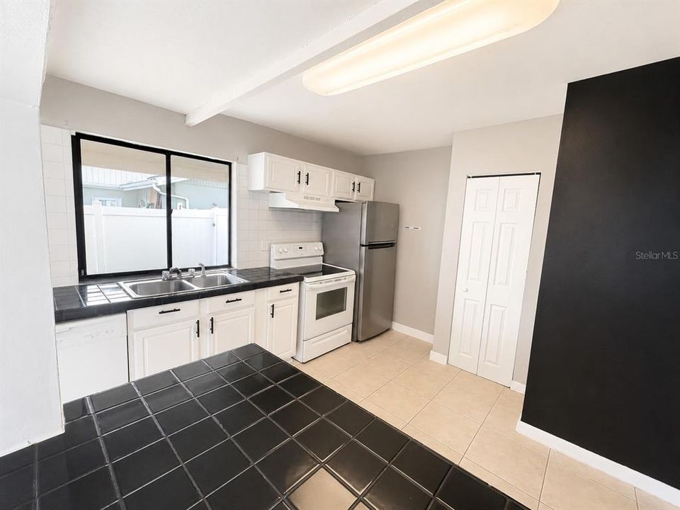 For Sale: $244,999 (3 beds, 2 baths, 1218 Square Feet)