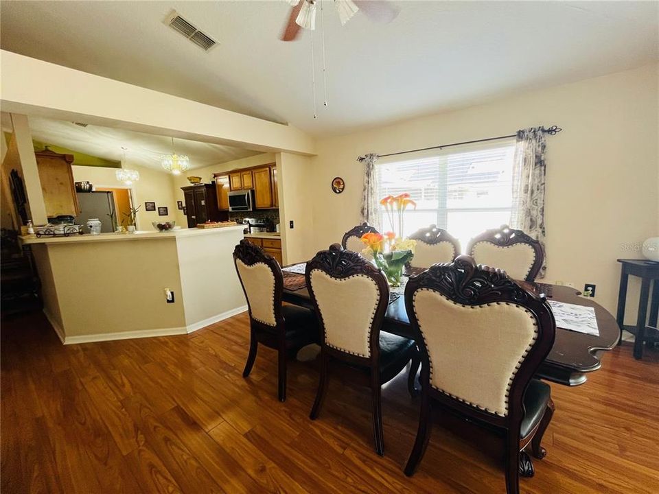 : $339,900 (4 camas, 2 baños, 2012 Pies cuadrados)