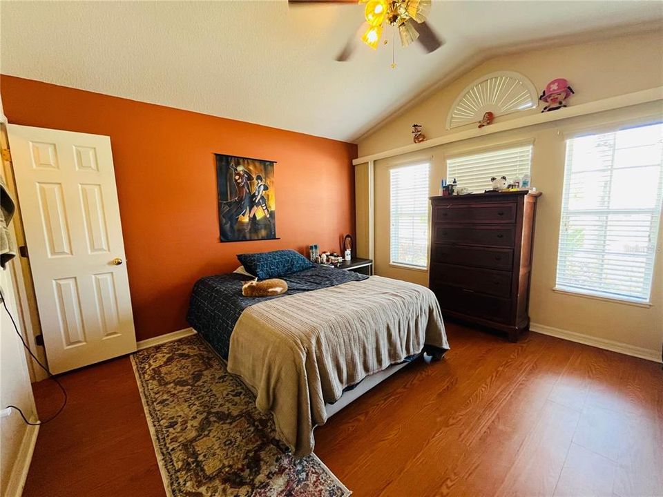 : $339,900 (4 camas, 2 baños, 2012 Pies cuadrados)