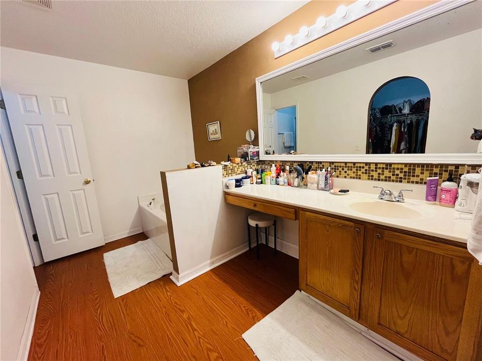: $339,900 (4 camas, 2 baños, 2012 Pies cuadrados)
