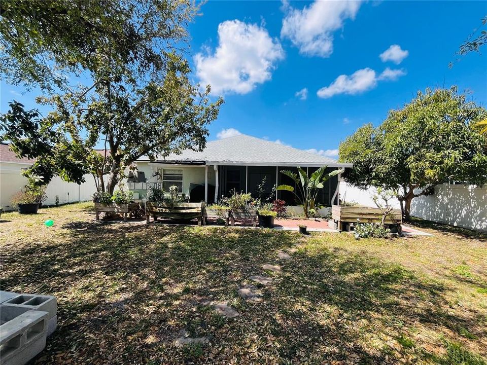 : $339,900 (4 camas, 2 baños, 2012 Pies cuadrados)