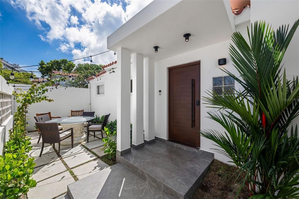 For Sale: $1,450,000 (4 beds, 3 baths, 2030 Square Feet)