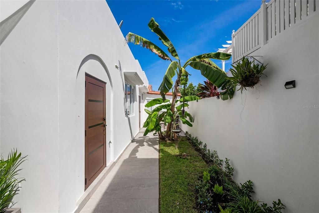 For Sale: $1,450,000 (4 beds, 3 baths, 2030 Square Feet)