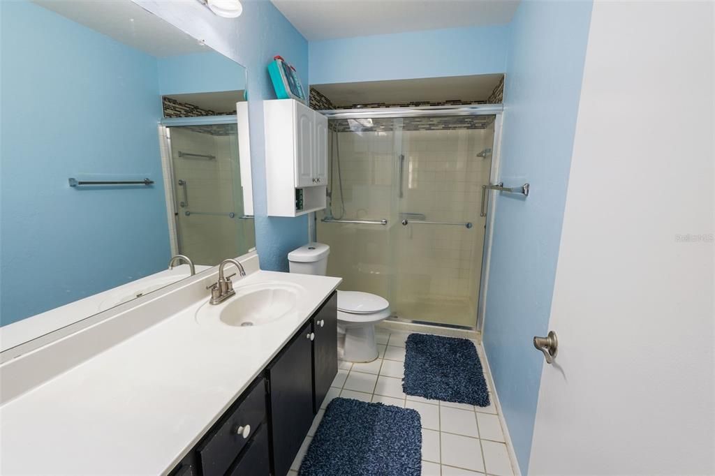 На продажу: $189,999 (2 спален, 2 ванн, 935 Квадратных фут)