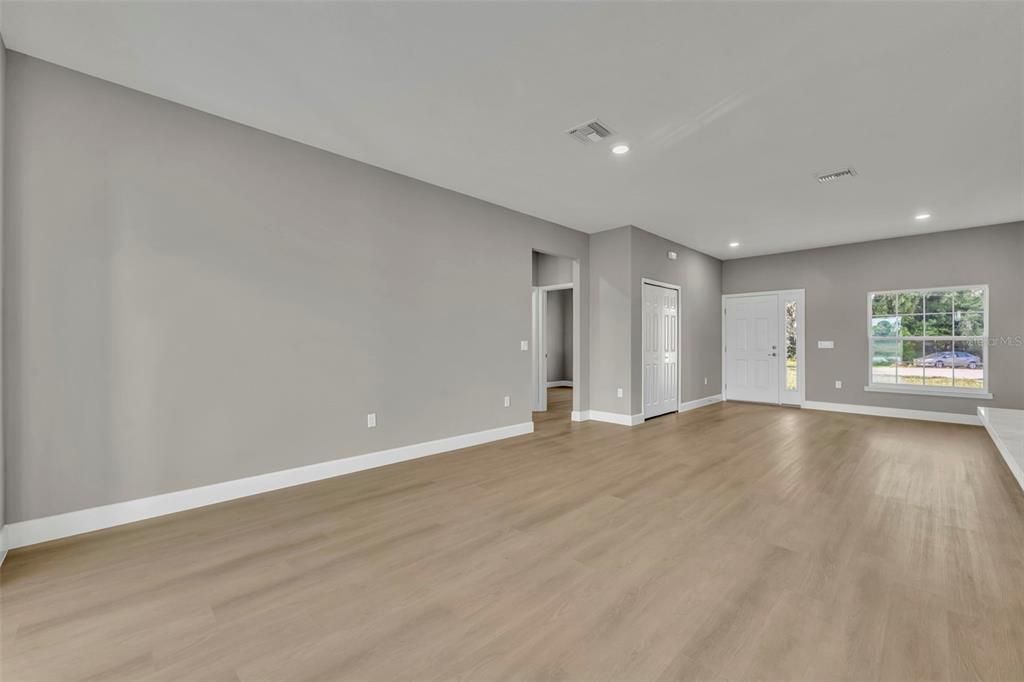 На продажу: $375,000 (3 спален, 2 ванн, 1506 Квадратных фут)