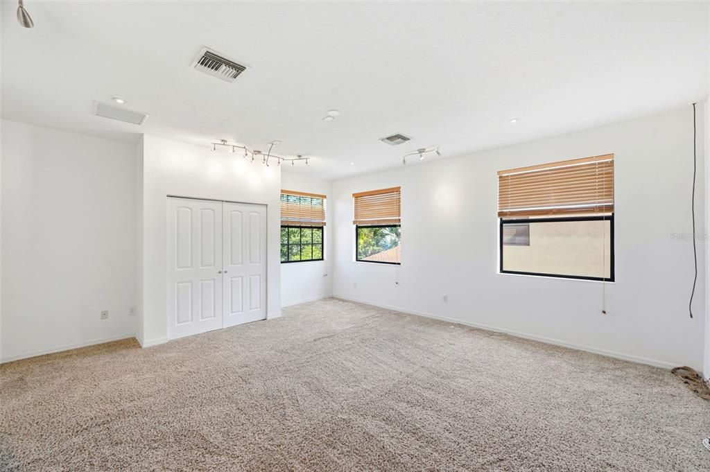 For Sale: $889,900 (5 beds, 3 baths, 3232 Square Feet)