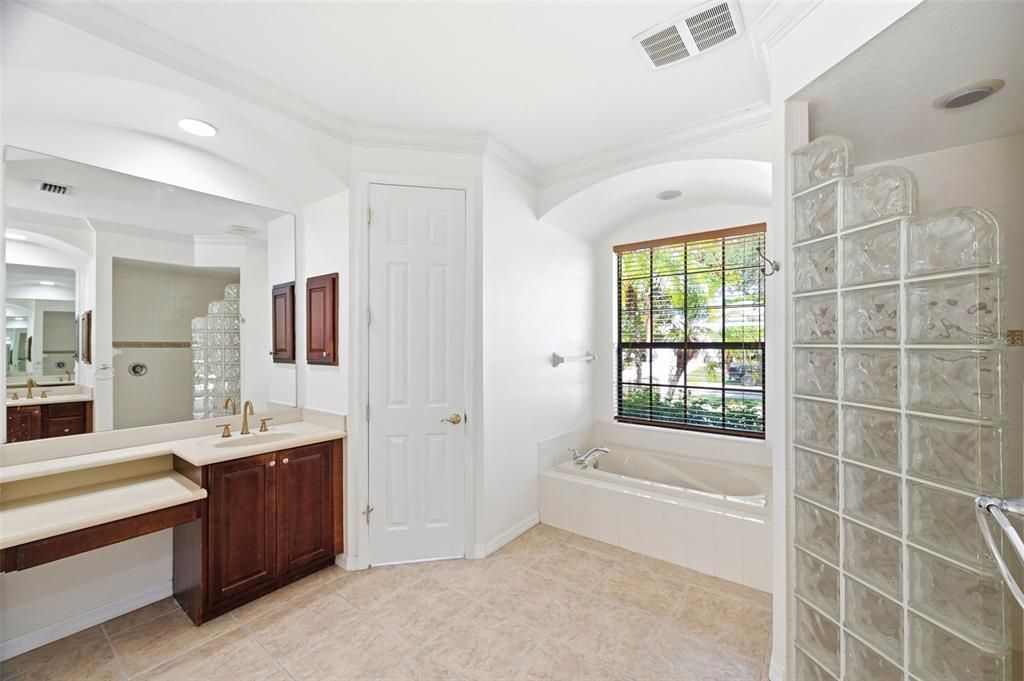 For Sale: $889,900 (5 beds, 3 baths, 3232 Square Feet)