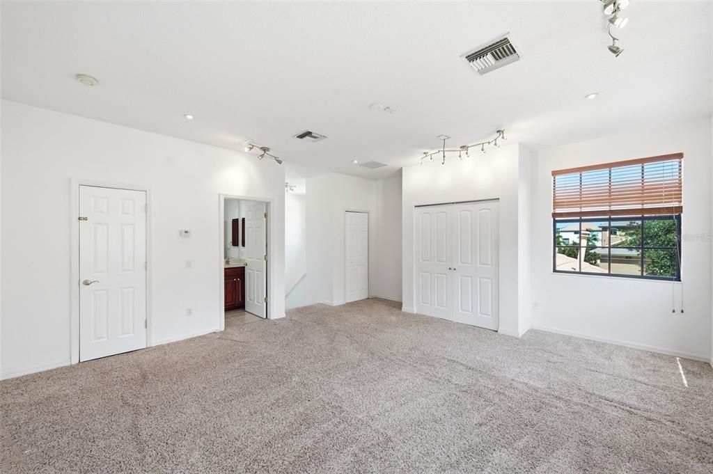 For Sale: $889,900 (5 beds, 3 baths, 3232 Square Feet)