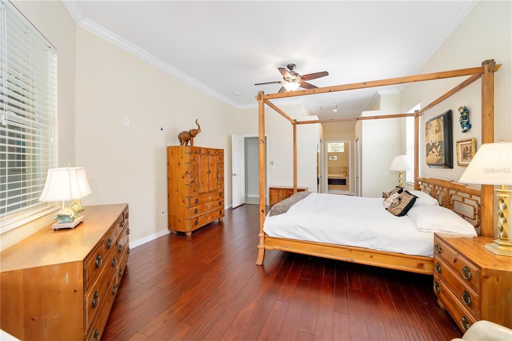 For Sale: $939,000 (5 beds, 3 baths, 3659 Square Feet)