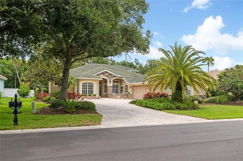 For Sale: $939,000 (5 beds, 3 baths, 3659 Square Feet)