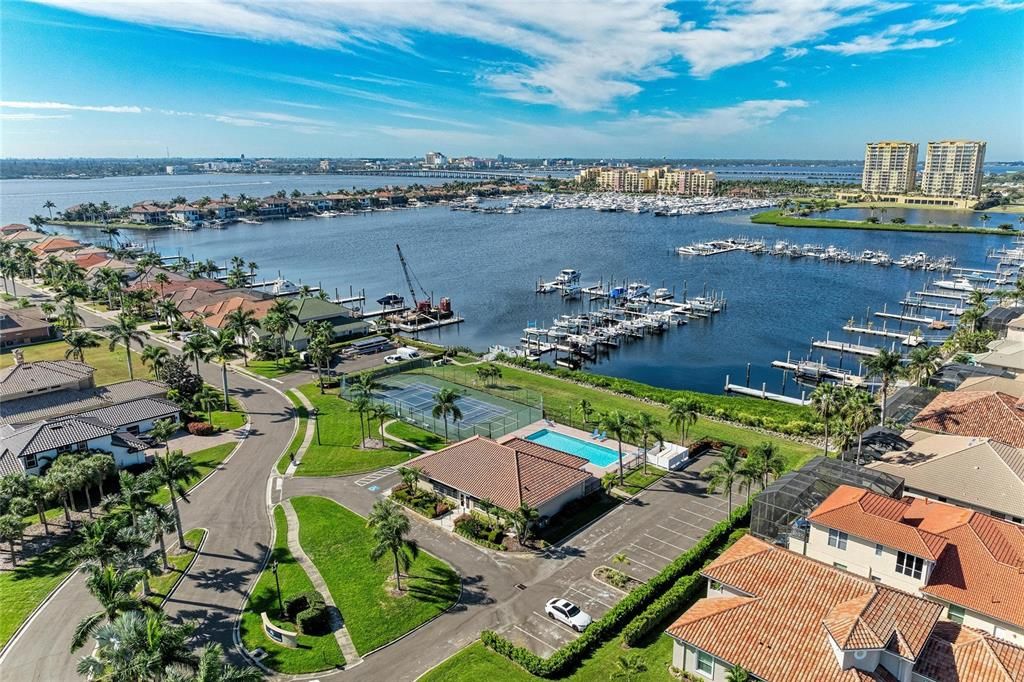 На продажу: $849,900 (4 спален, 2 ванн, 2954 Квадратных фут)