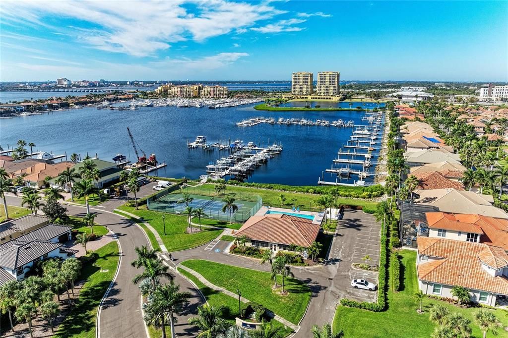 На продажу: $849,900 (4 спален, 2 ванн, 2954 Квадратных фут)