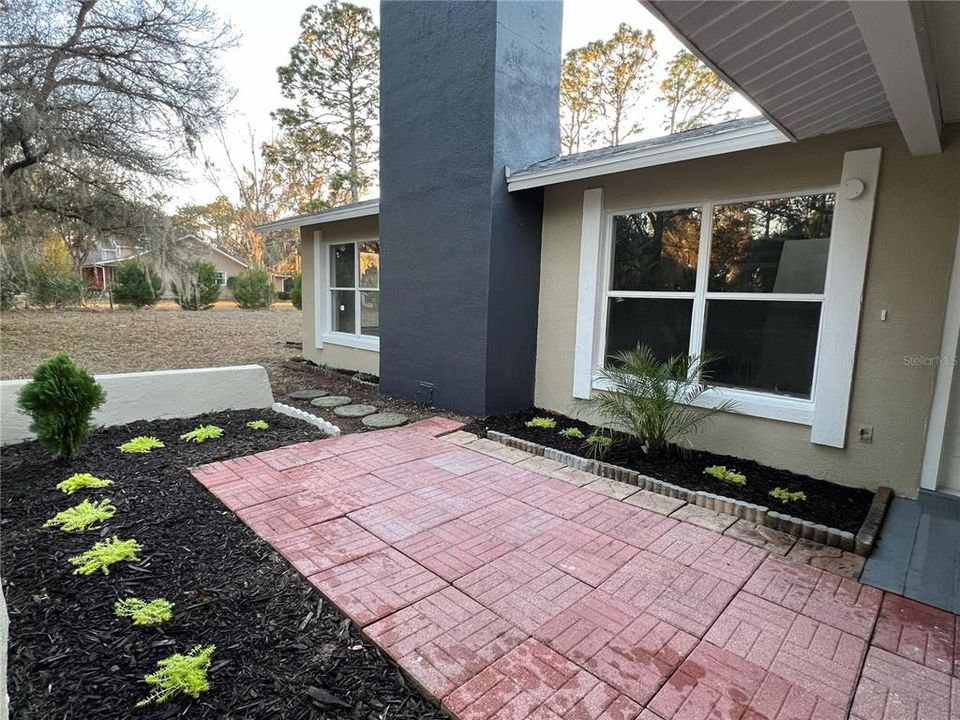 For Rent: $3,000 (4 beds, 2 baths, 2010 Square Feet)