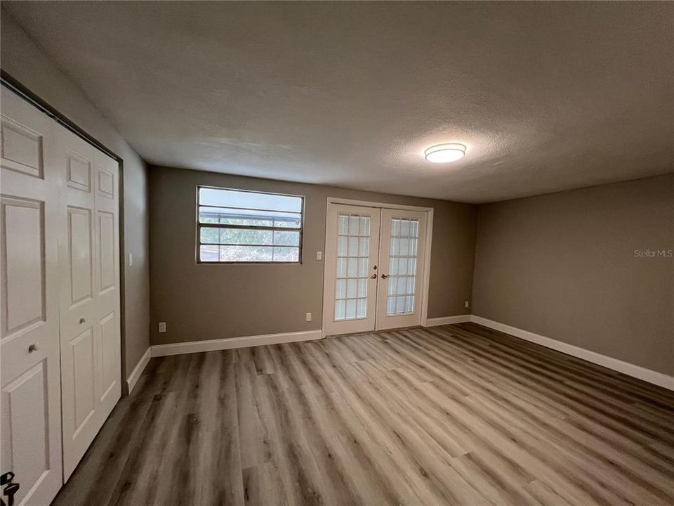 For Rent: $3,000 (4 beds, 2 baths, 2010 Square Feet)