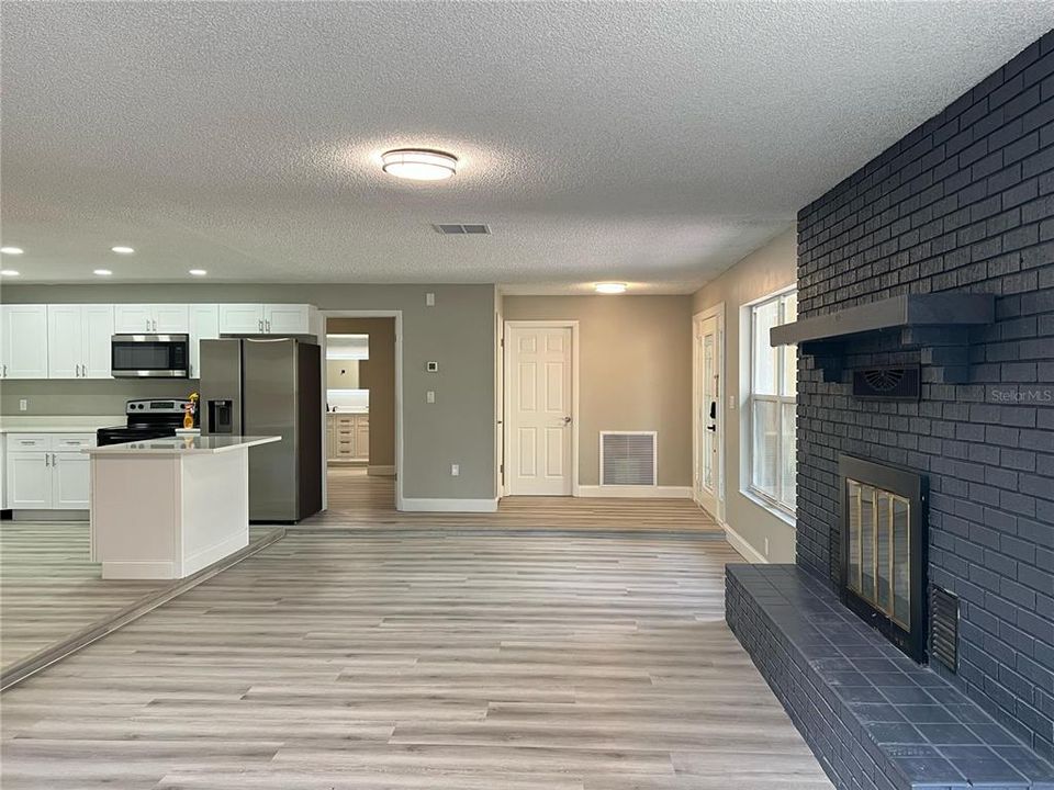 For Rent: $3,000 (4 beds, 2 baths, 2010 Square Feet)