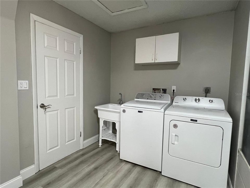 For Rent: $3,000 (4 beds, 2 baths, 2010 Square Feet)