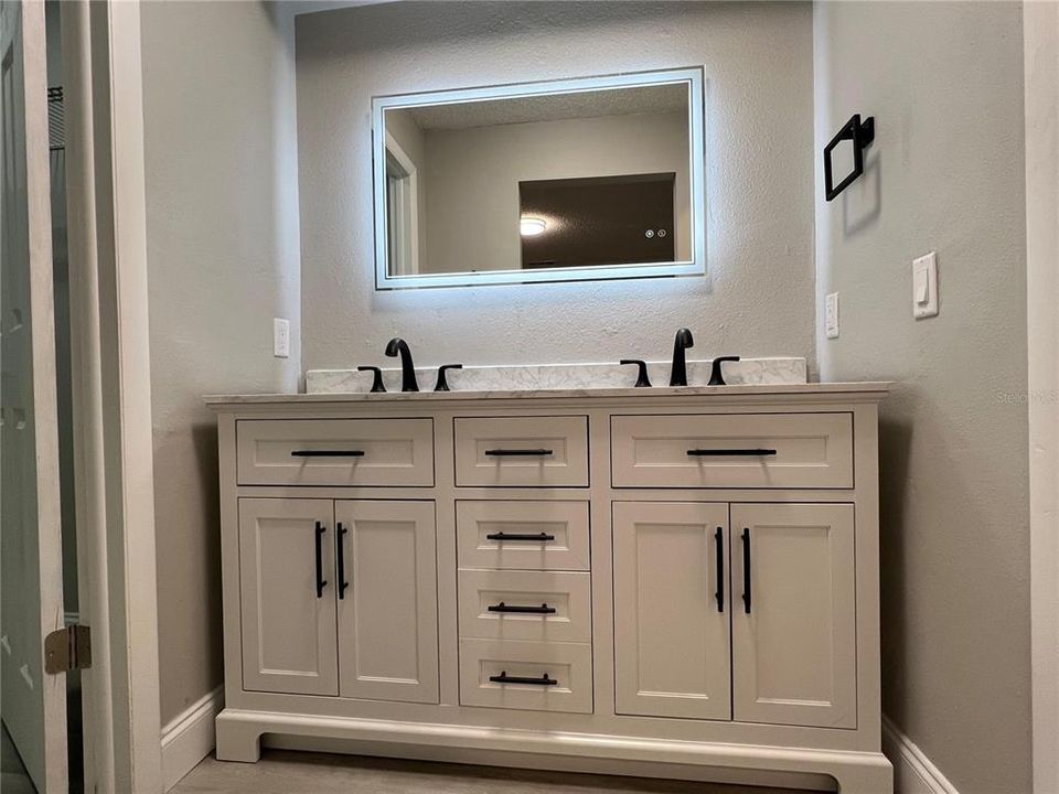 For Rent: $3,000 (4 beds, 2 baths, 2010 Square Feet)