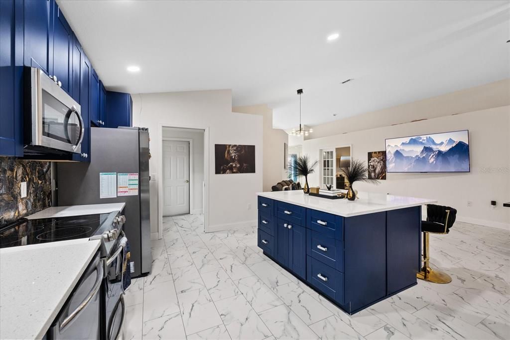 For Sale: $370,000 (4 beds, 2 baths, 1719 Square Feet)