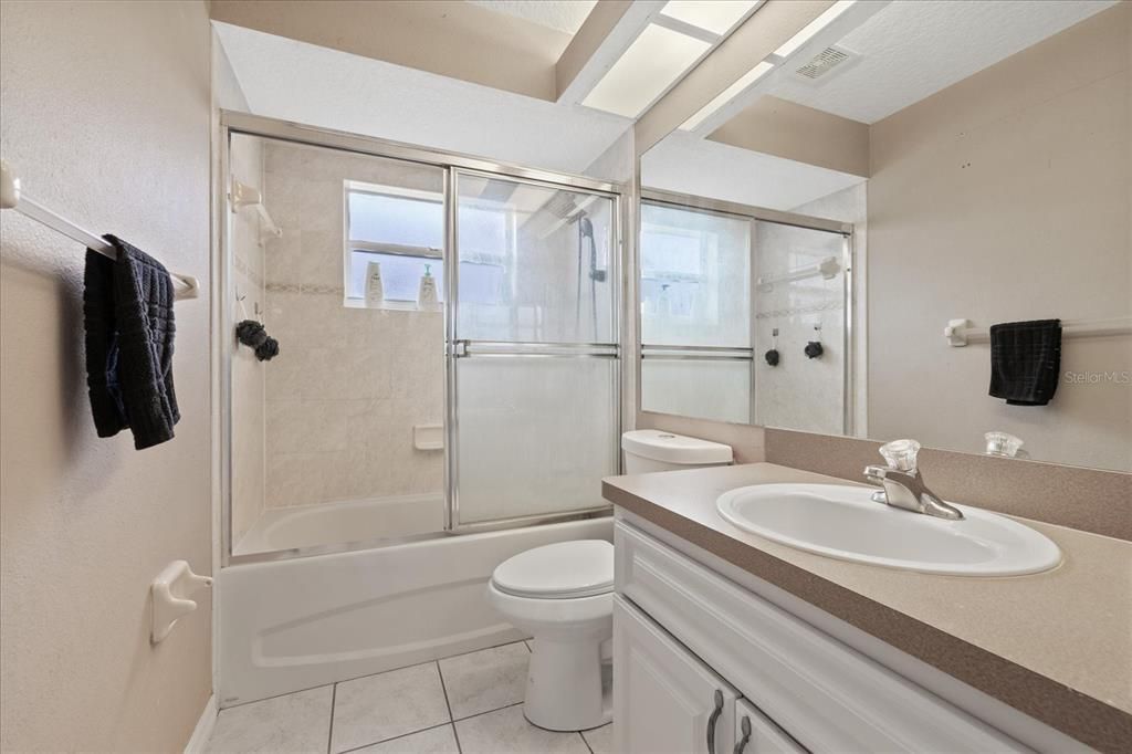 For Sale: $370,000 (4 beds, 2 baths, 1719 Square Feet)