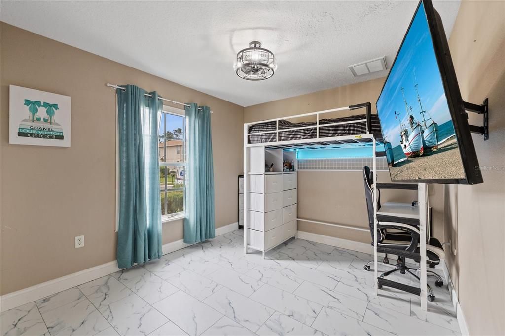 For Sale: $370,000 (4 beds, 2 baths, 1719 Square Feet)