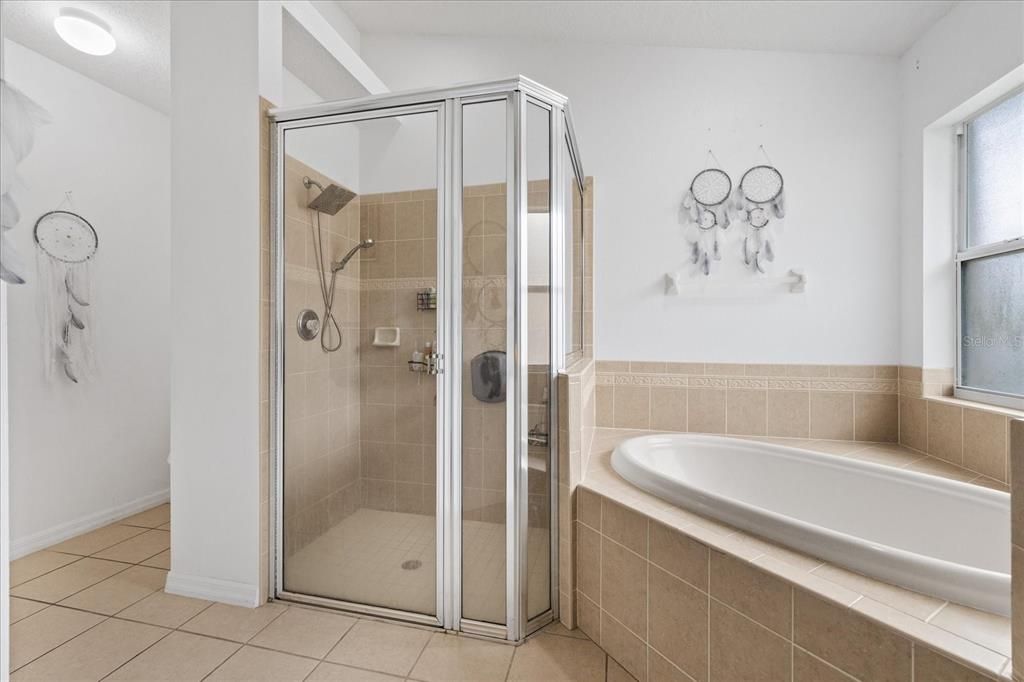 For Sale: $370,000 (4 beds, 2 baths, 1719 Square Feet)