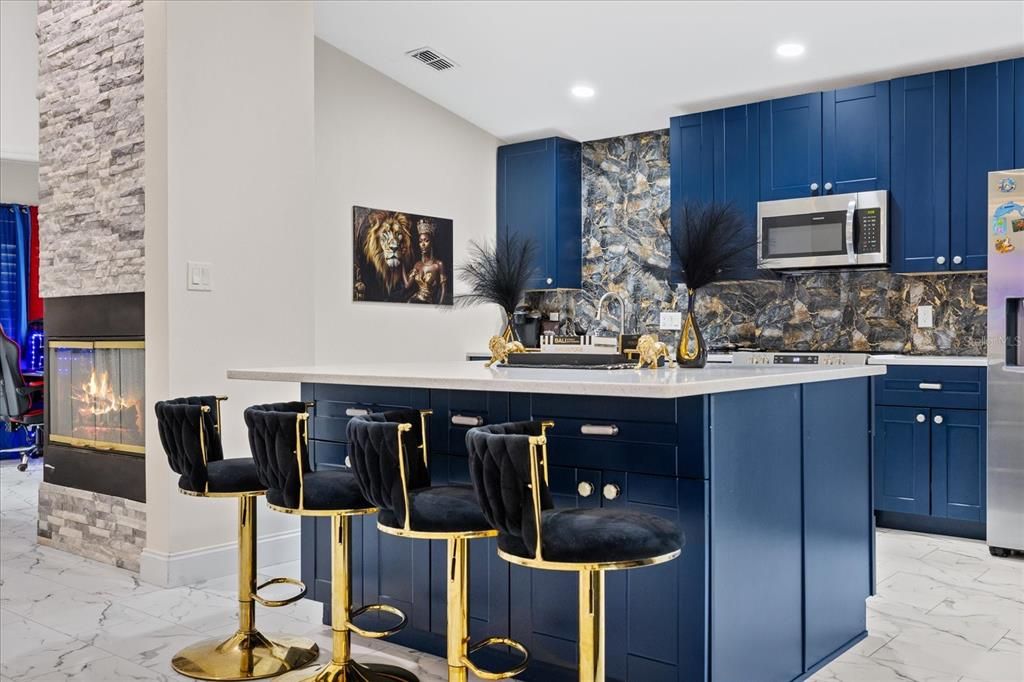 For Sale: $370,000 (4 beds, 2 baths, 1719 Square Feet)