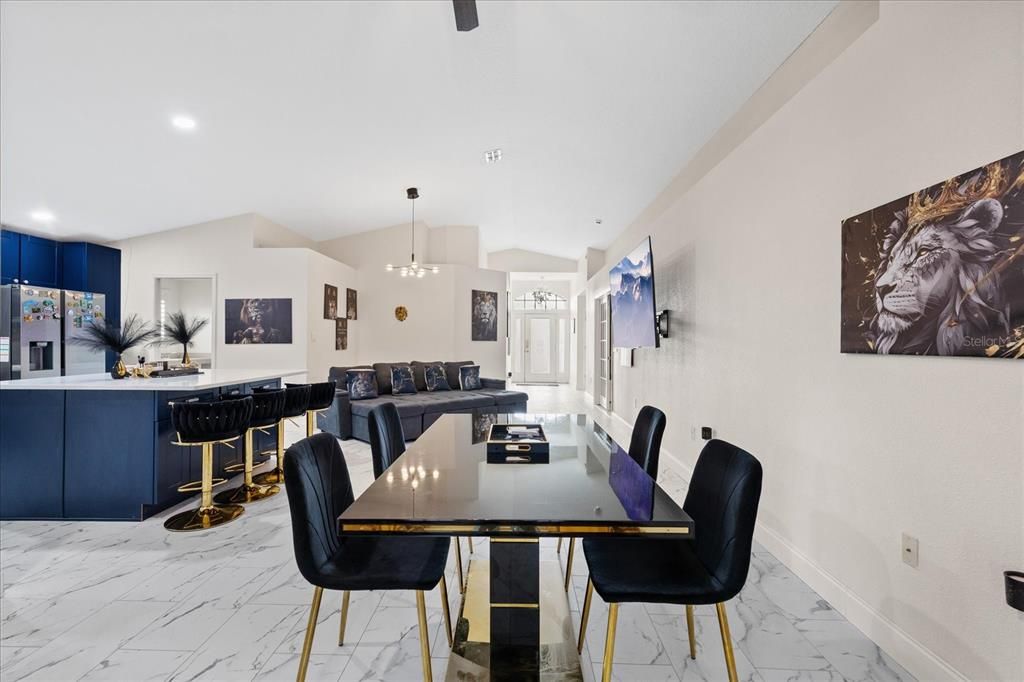 For Sale: $370,000 (4 beds, 2 baths, 1719 Square Feet)