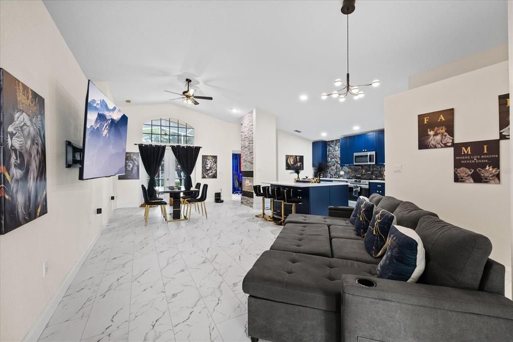 For Sale: $370,000 (4 beds, 2 baths, 1719 Square Feet)