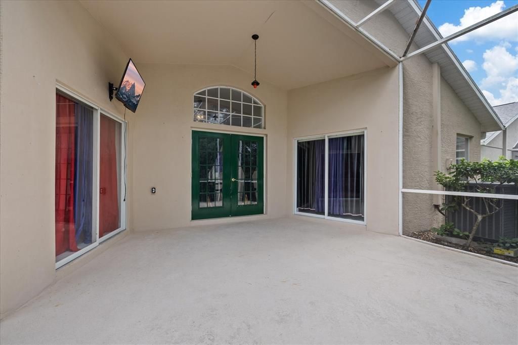 For Sale: $370,000 (4 beds, 2 baths, 1719 Square Feet)