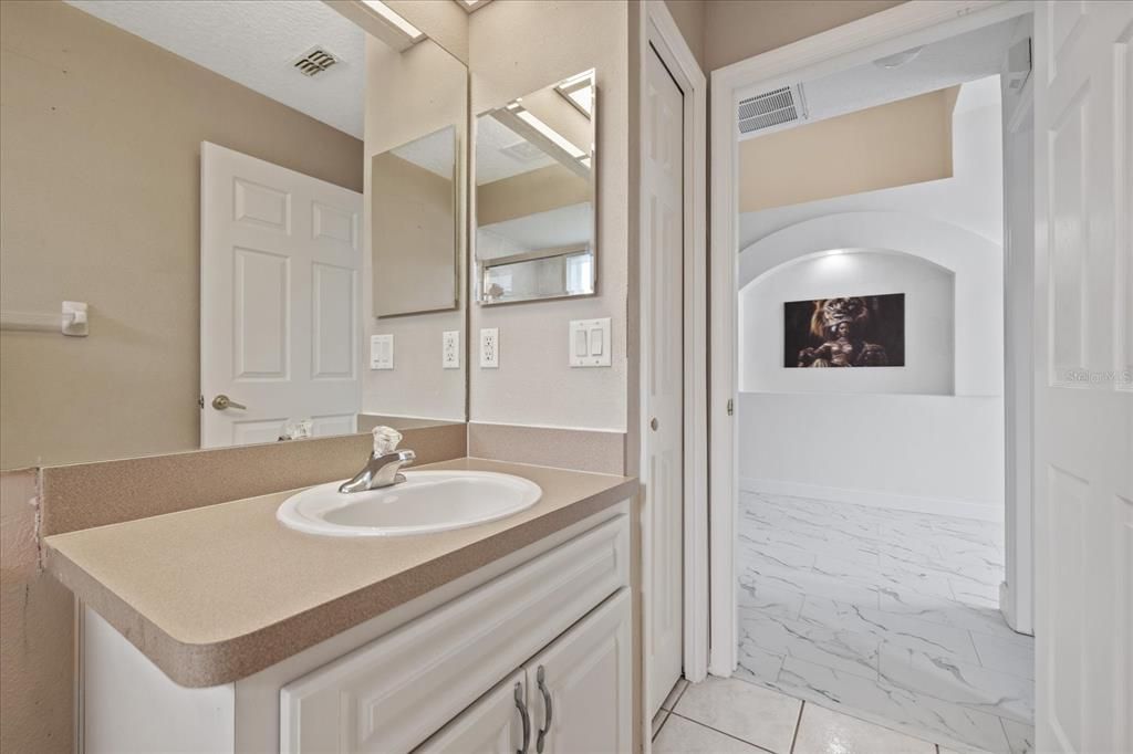 For Sale: $370,000 (4 beds, 2 baths, 1719 Square Feet)