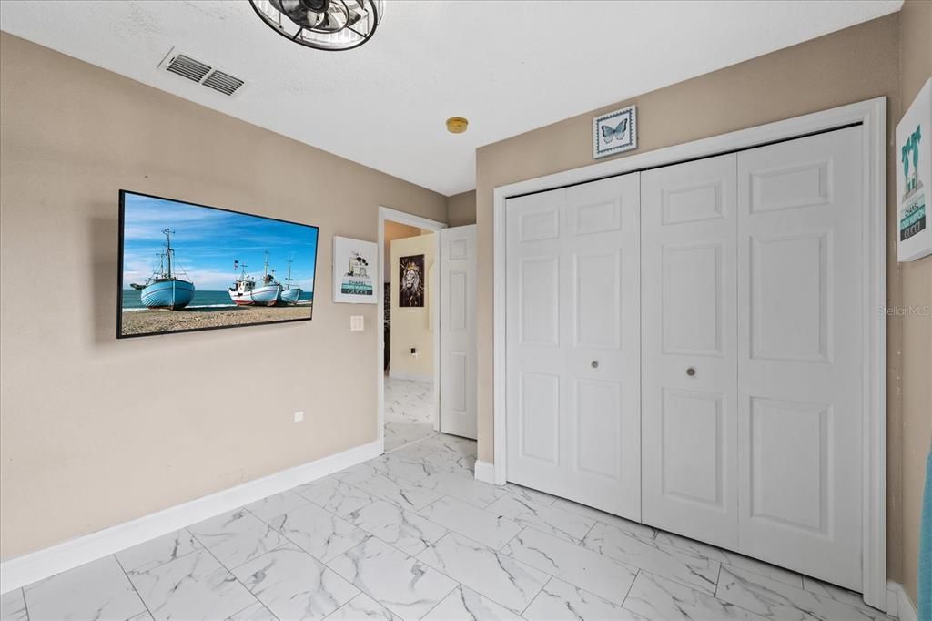For Sale: $370,000 (4 beds, 2 baths, 1719 Square Feet)