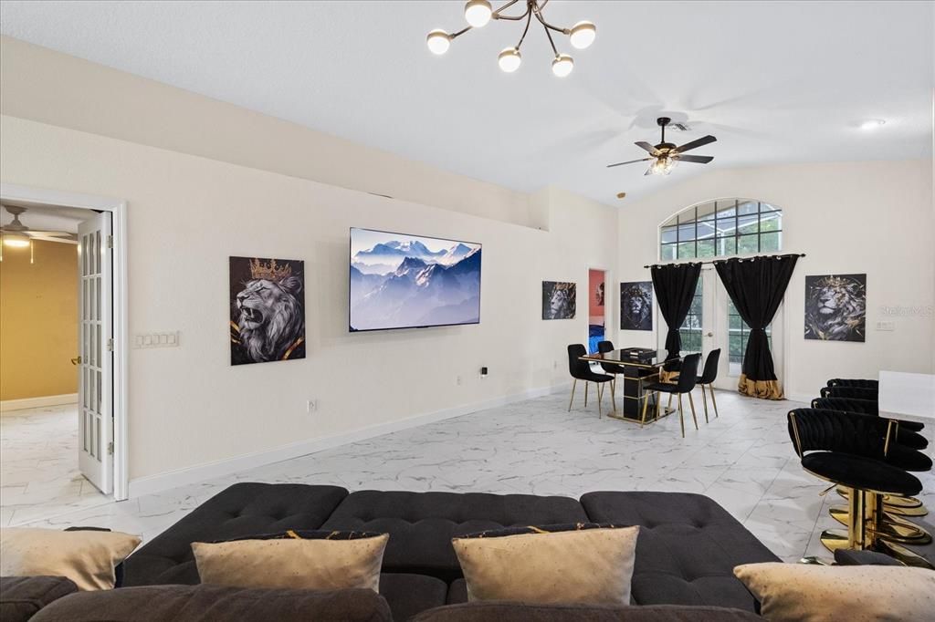 For Sale: $370,000 (4 beds, 2 baths, 1719 Square Feet)