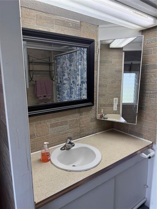En Venta: $92,000 (3 camas, 2 baños, 1100 Pies cuadrados)