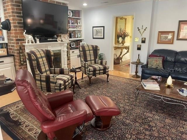 For Sale: $830,000 (4 beds, 3 baths, 2572 Square Feet)