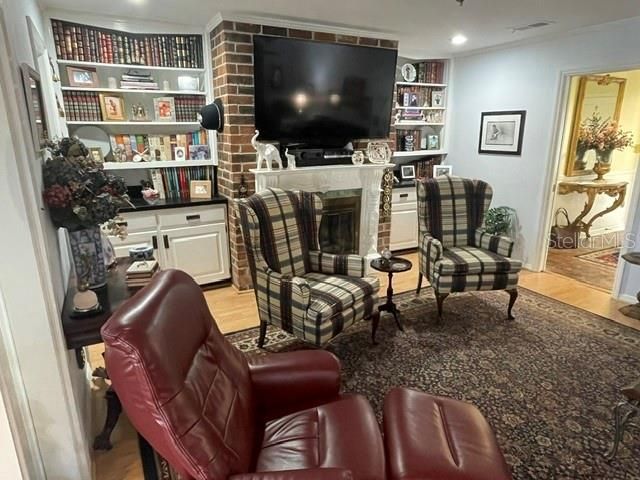 For Sale: $830,000 (4 beds, 3 baths, 2572 Square Feet)