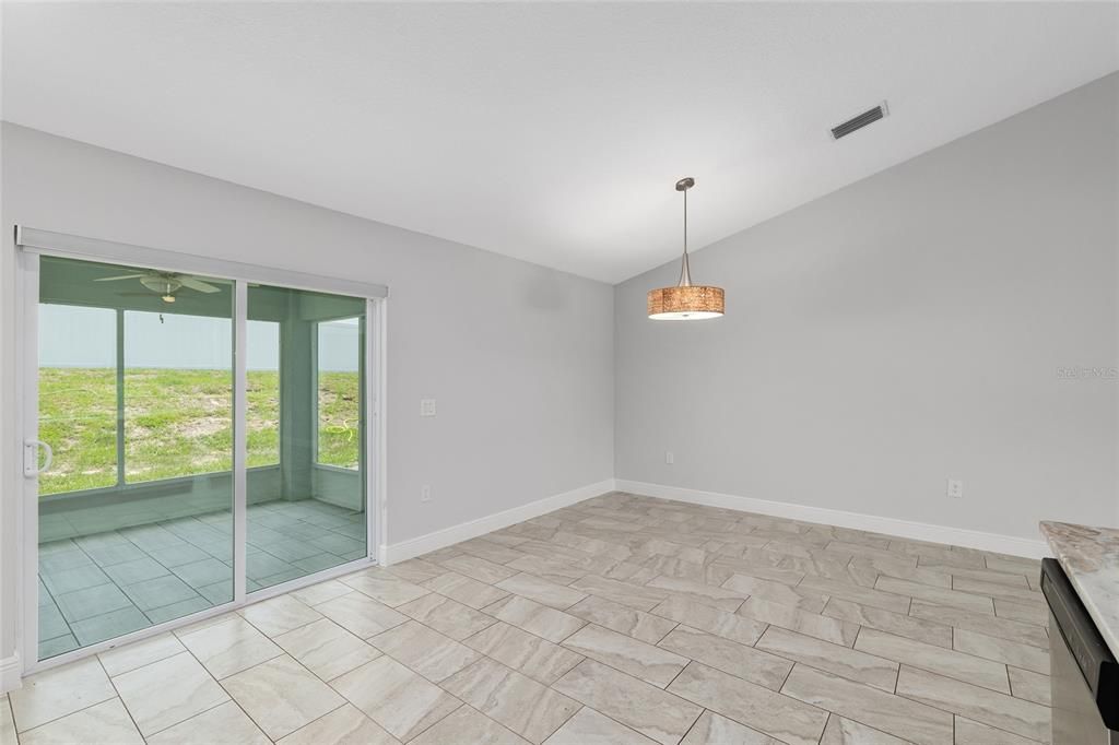 На продажу: $279,900 (3 спален, 2 ванн, 1421 Квадратных фут)