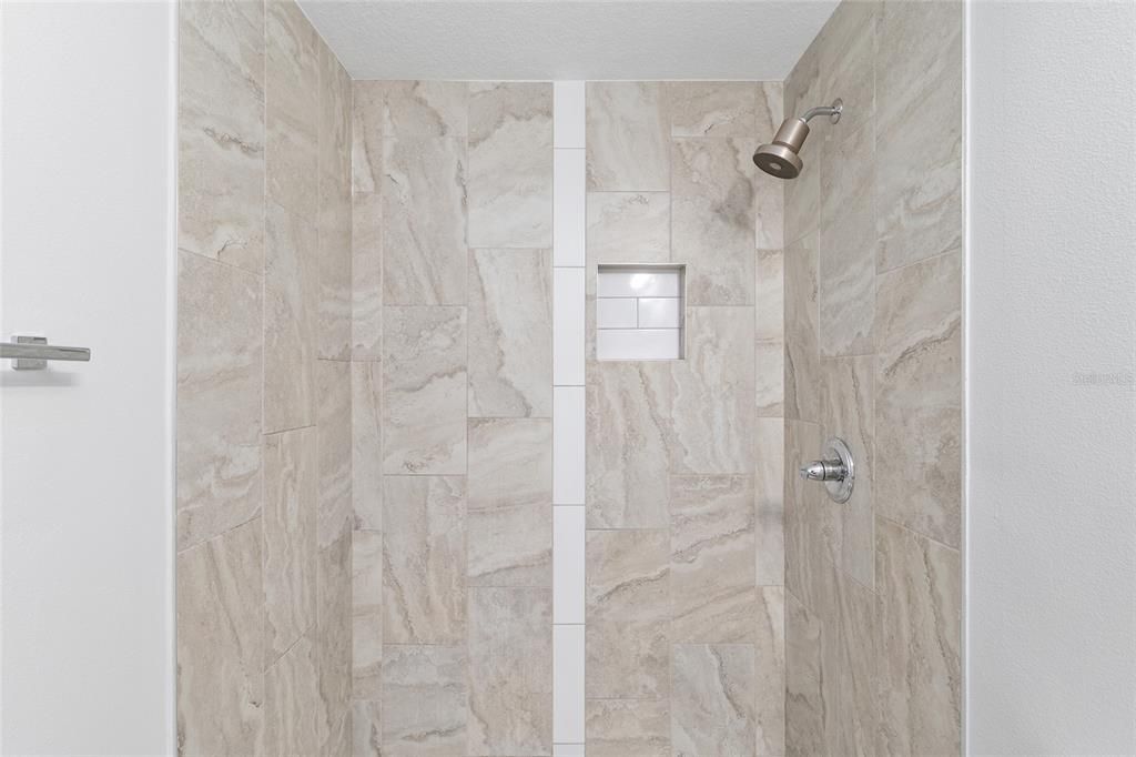 На продажу: $279,900 (3 спален, 2 ванн, 1421 Квадратных фут)