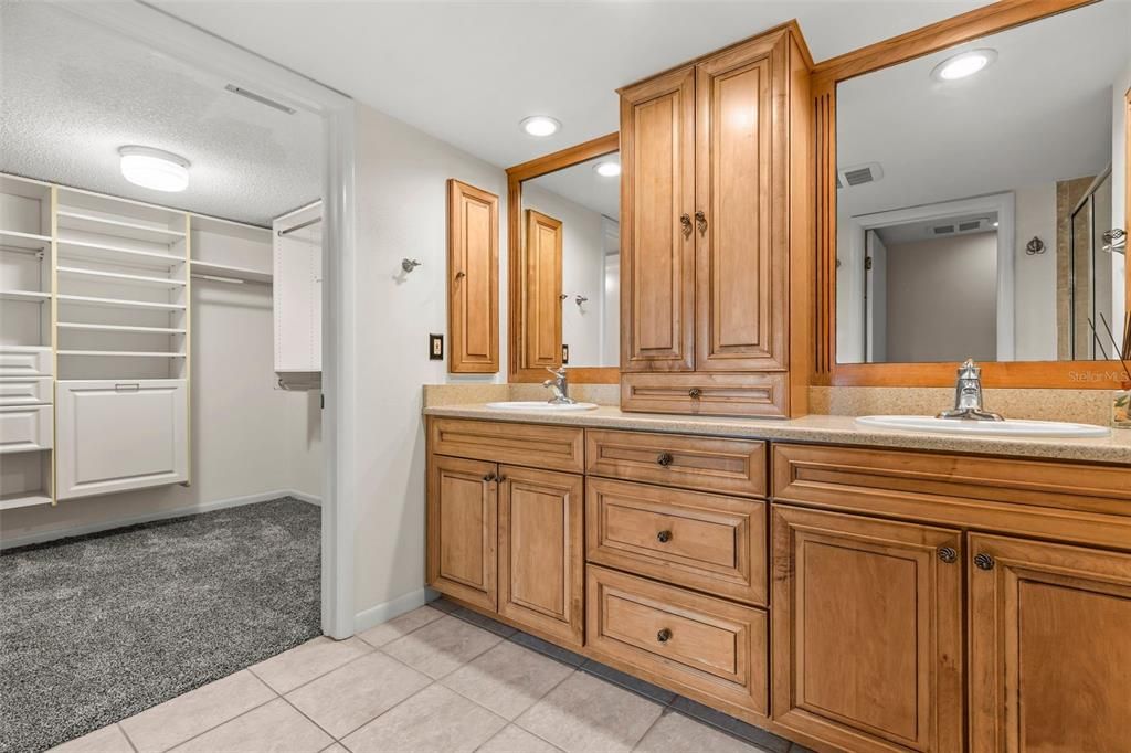 На продажу: $339,900 (3 спален, 2 ванн, 1820 Квадратных фут)