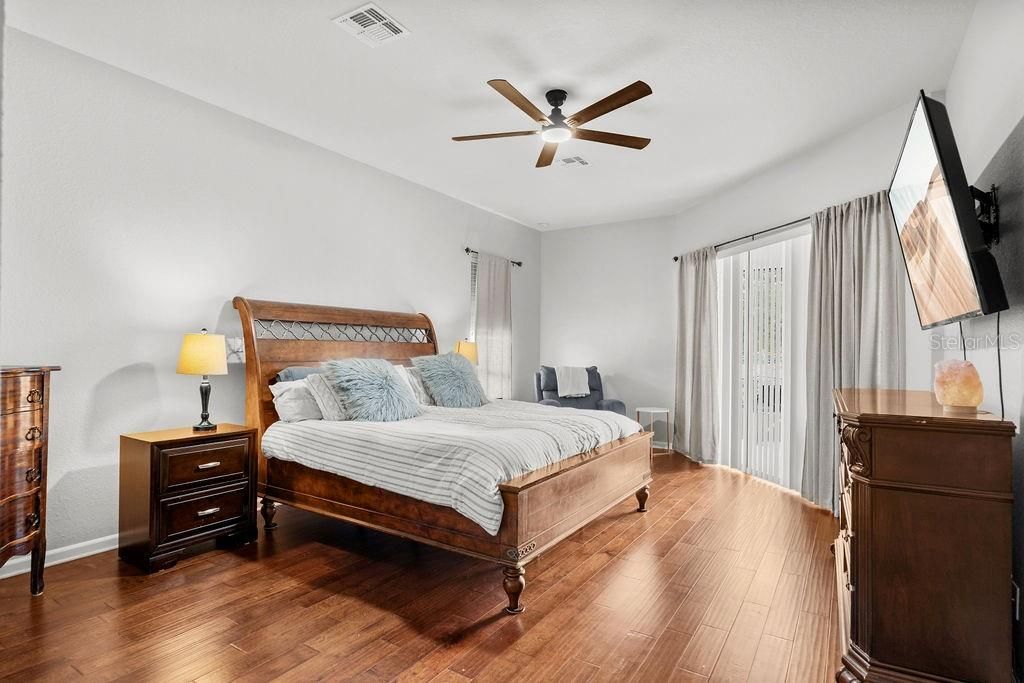 En Venta: $650,000 (4 camas, 3 baños, 3380 Pies cuadrados)