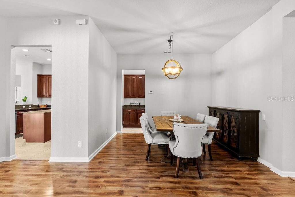 En Venta: $650,000 (4 camas, 3 baños, 3380 Pies cuadrados)