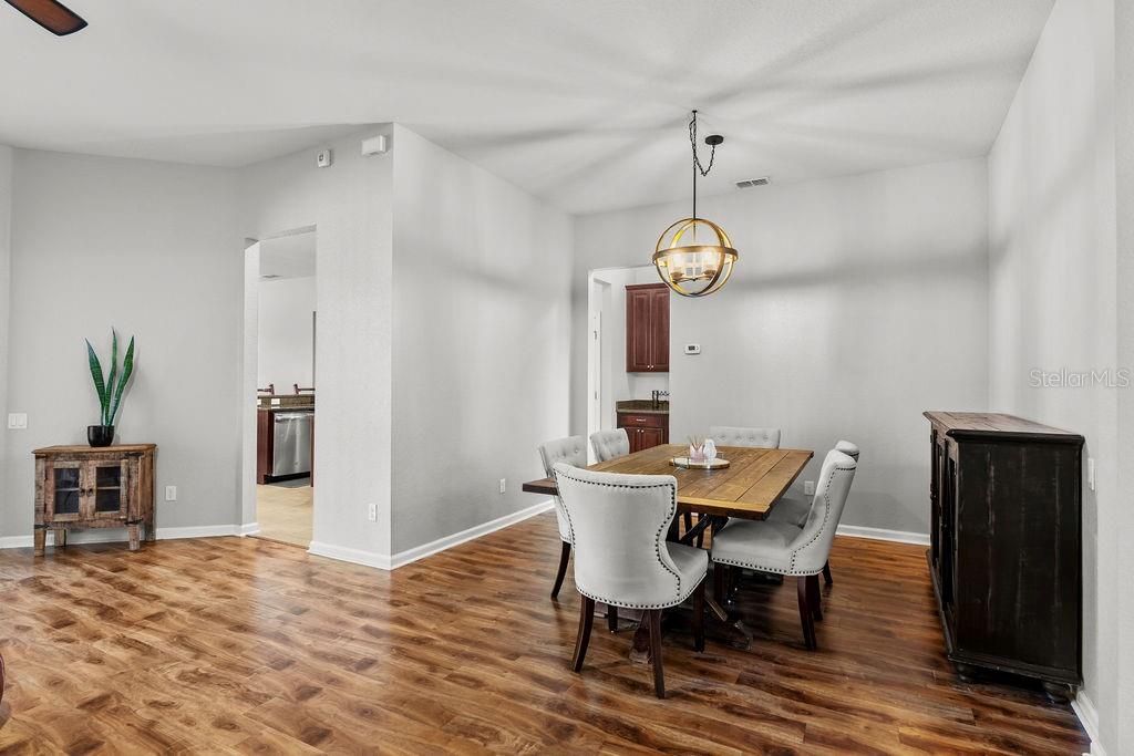 En Venta: $650,000 (4 camas, 3 baños, 3380 Pies cuadrados)