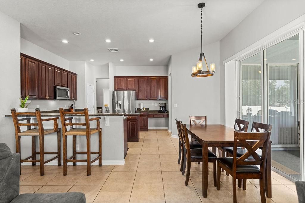 En Venta: $650,000 (4 camas, 3 baños, 3380 Pies cuadrados)