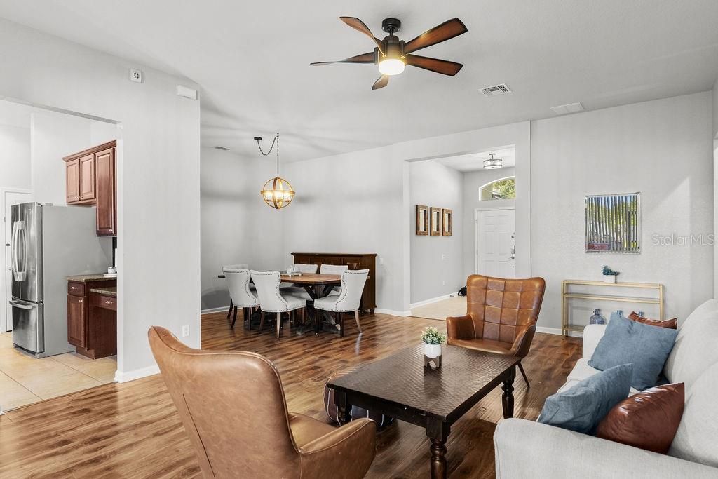 En Venta: $650,000 (4 camas, 3 baños, 3380 Pies cuadrados)
