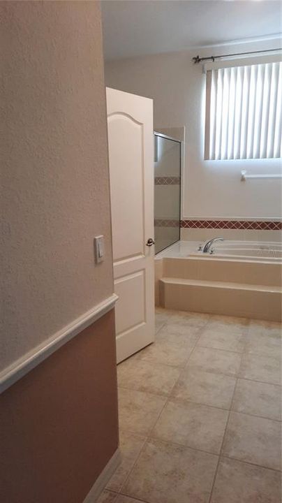 For Rent: $2,900 (3 beds, 2 baths, 2111 Square Feet)